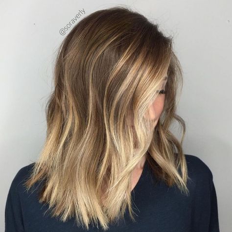 Side-Parted Bronde Lob with Shaggy Ends Medium Choppy Hair, Hairstyle Tips, Choppy Haircuts, How To Cut Bangs, Modern Haircuts, Long Bob Haircuts, Lob Haircut, Choppy Hair, Long Bob Hairstyles