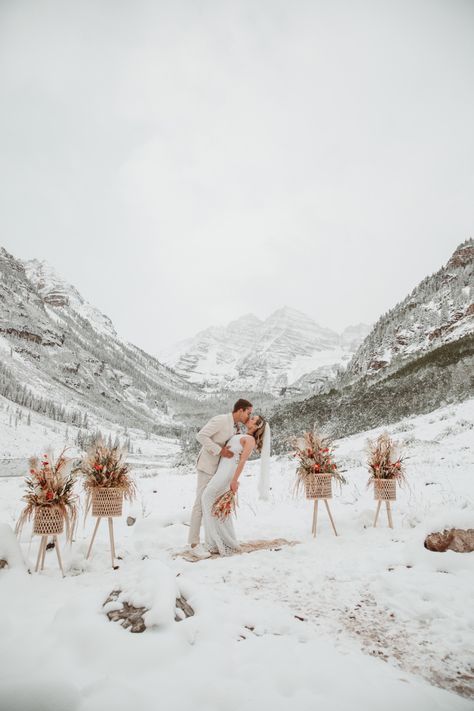 #maroonbells #aspen #elopement #mountainwedding #microwedding #smallwedding #coloradowedding #coloradoelopement #elliemandevillephotography #danielandmikaylaribeiro Aspen Colorado Elopement, Aspen Elopement, Snowboard Wedding, Alaskan Wedding, White Winter Wedding, Aspen Wedding, Maroon Bells, Aspen Colorado, Winter Wedding Inspiration