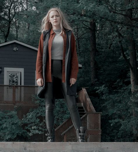 Blake Lively as Emily Nelson in A Simple Favor Simple Favor Blake Lively, Blake Lively Outfits, Emily Nelson, A Simple Favor, Blake Lively Family, Simple Favor, Blake Lovely, Blake Lively Style, Outfits Simple