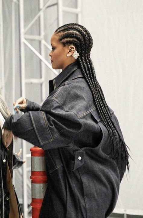 Rihanna Iconic Looks, Aesthetic Rihanna, Rihanna Aesthetic, Short Quiff, Short Haircuts For Ladies, Looks Rihanna, Rihanna Hairstyles, Haircuts For Ladies, Afro Braids