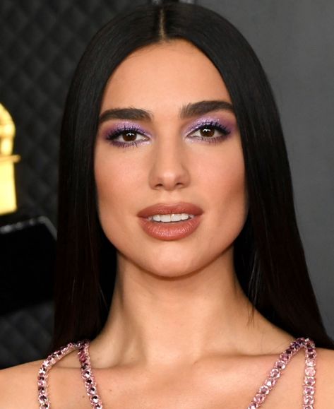 Purple Makeup Brown Eyes, Purple Brown Makeup Looks, Dis Lipa Makeup, Purple Makeup Aesthetic, Purple Eye Makeup Euphoria, Make Up Violeta, Glossy Purple Makeup, Dua Lipa Pink Makeup, Brown Makeup Looks