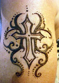 Cross henna tattoo Do It Yourself Tattoo, Hanna Tattoo, Eye Sketches, Small Henna Tattoos, Henna Tattoo Design, Small Henna Designs, Henne Tattoo, Cute Henna Designs, Cute Henna Tattoos