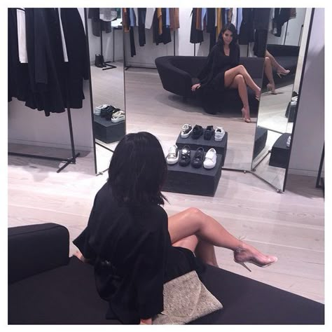 Pin for Later: The Hands-Down Sexiest Things Kim Kardashian Wore in 2015 Kim Waited on Kanye While He Was Shopping We can't be sure, but there is a chance he was selecting outfits for her to try on. Kim Kardashian Style 2015, Kim Kardashian Kiss, Pink Latex Dress, Tight Pink Dress, Kim Kardashian Outfits, Kardashian Outfit, Celebrity Fashion Looks, Kim Kardashian Style, Kim K