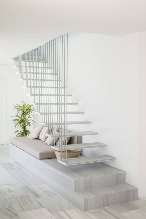 تحت الدرج, Patio House, درج السلم, Staircase Design Modern, Stairs Design Interior, White Marble Floor, Interior Design Per La Casa, Glazed Walls, Stairs Design Modern