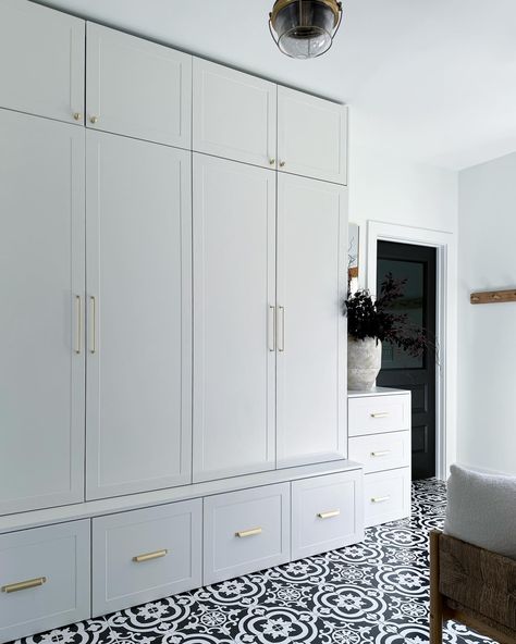 Mudroom progress! The best decision we made was to make these “lockers” double wardrobe cabinets. We are able to hang and store so much more! Mudroom | mudroom lockers | home organization | organized home | entryway organizing | wardrobe closet | wardrobe cabinets | built in mudroom lockers #mudroom #mudroommakeover #mudroomdesign #mudroombench #mudroomlockers #gallerywall #organicmodern #organizedhome Garage Mudroom Lockers, Mudroom Cabinets With Bench, Built In Mudroom, Organizing Wardrobe, Lockers Mudroom, Mudroom Locker, Built In Lockers, Mudroom Cabinets, Mudroom Makeover