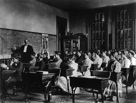 -1899-washington-dc-classroom-anatomy-class Inside School, High School Classroom, American Children, Eighth Grade, History Class, Vintage School, Education System, School Resources, Science Lessons