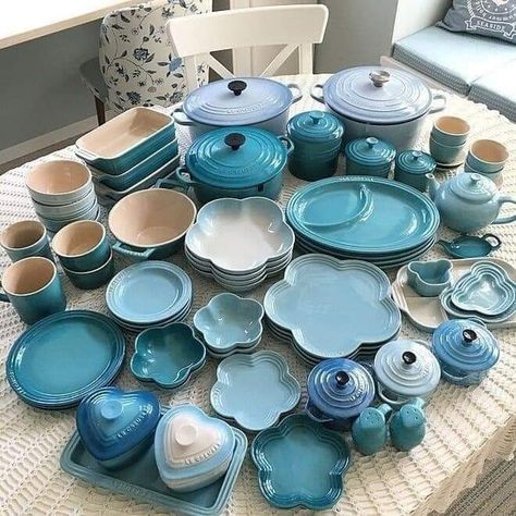 Le Creuset Kitchen, Beautiful Kitchenware, Kitchen Decor Collections, Crockery Design, Dream Apartment Decor, Apartment Decor Inspiration, Cute Kitchen, Cute Home Decor, Dream House Interior