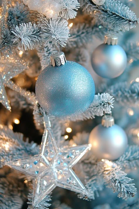 Silver Christmas Aesthetic, Light Blue Christmas Aesthetic, Winter Blue Aesthetic, Silver Christmas Tree Ideas, New Years Wallpapers, Blue Christmas Tree Ideas, Navy Blue Christmas Tree, Blue And Silver Christmas Tree, Turquoise Christmas Decor