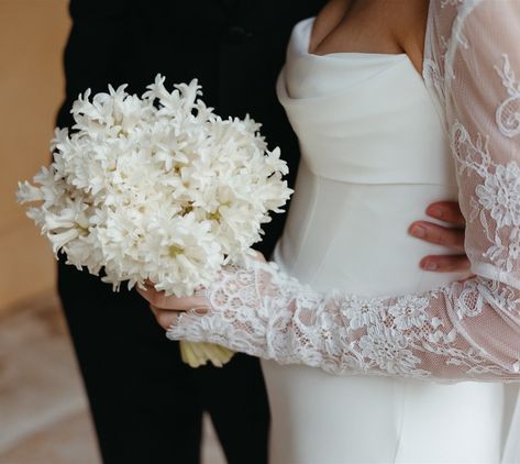 C A O I M H E : a hyacinth bouquet 🤍 @folastyling @estatevauclusehouse @allumeweddings DREAM TEAM 🖤 Hyacinth Bouquet Wedding, Wedding Bouquets Hydrangea, Hyacinth Bouquet, Hydrangea Bouquet Wedding, Bouquet Wedding, Bridal Bouquets, Wedding Decoration, Dream Team, Decoration Ideas