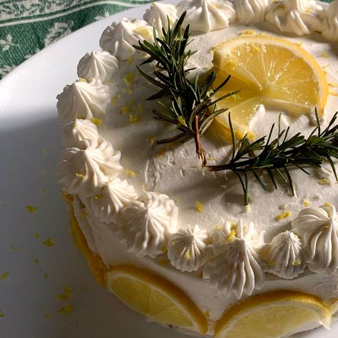 gateau au citron aesthetic cake lemon citrus korean asian cake Lemon Decorated Cake, Lemon Cake Aesthetic, Lemon Pastries, Pastries Aesthetic, Lemon Birthday Cake, Lemon Birthday Cakes, Lemon Birthday, Healthy Lunch Snacks, Cake Aesthetic