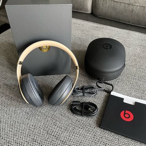 Beats Studio3 Wireless headphones Shure Headphones, Headphone Aesthetic, Wireless Beats, Dre Headphones, Aesthetic Hairstyles, Beats By Dre, Air Zoom, Nike Air Zoom, A Year Ago