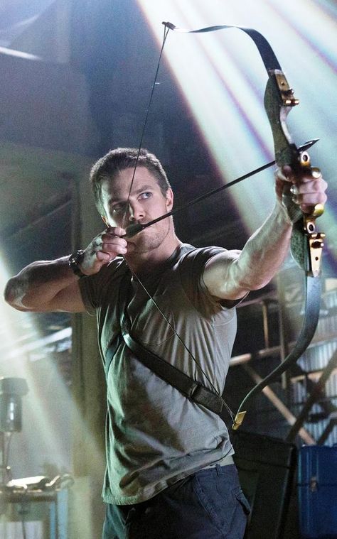 Stephen Amell [Oliver Queen] [Green Arrow] Arrow Workout, Arrow Oliver Queen, Gaming Supplies, Cw Arrow, Oliver Queen Arrow, John Diggle, Arrow Tv Series, Arrow Cw, Stephen Amell Arrow