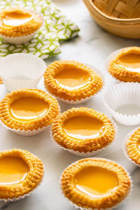 Hong Kong Egg Tarts {Dan Tat 蛋挞 - A Complete Guide} Egg Tart Recipe Hong Kong, Chinese Egg Tart, Hong Kong Egg Tart, Egg Tart Recipe, Chinese Bakery, Dim Sum Restaurant, Portuguese Egg Tart, Tart Crust, Chinese Egg