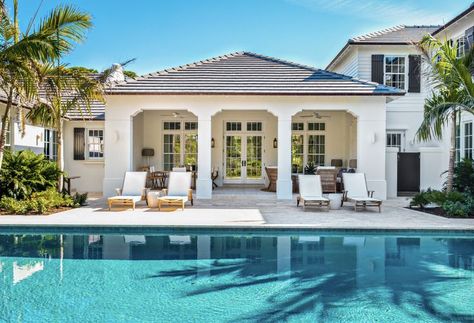 Caribbean Homes Exterior, Low Country Homes Plans, Cocktail Pools, British West Indies Style, Florida Houses, Colonial Beach, Caribbean Homes, Luxury Home Design, Homes Exterior