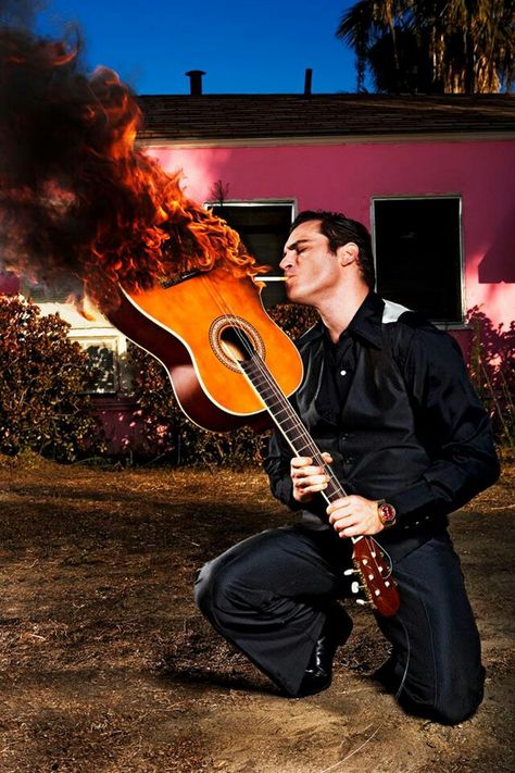 Joaquin phoenix our entertainment or after dinner mint ... hes a singer NOT guitarist, got that? David Lachapelle, Celebrity Photography, Ellen Von Unwerth, Tim Walker, I Love Cinema, Walk The Line, Joaquin Phoenix, Six Feet Under, Commercial Photographer