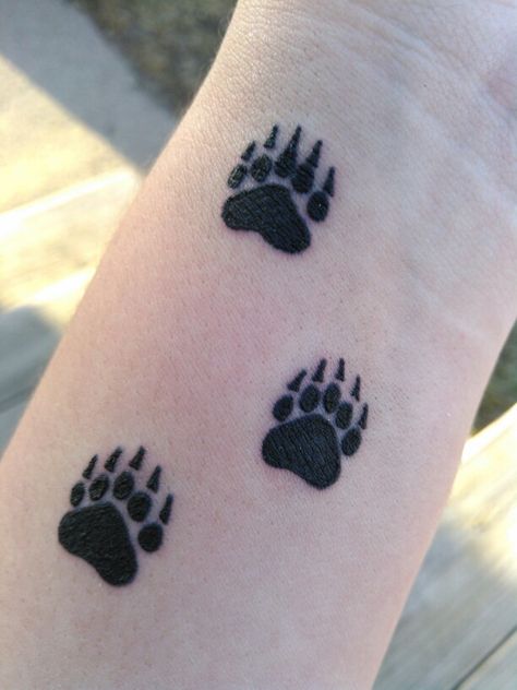 Bear Paw Tattoo:: for my Great Great Great Grandfather Chief Standing Bear Bear Clan Tattoo, Grizzly Bear Paw Tattoo, Bear Paws Tattoo, Bear Paw Tattoos For Women, Bear Print Tattoo, Chicano Tattoo Drawings, Bear Paw Tattoo, Bear Claw Tattoo, Grandfather Tattoo