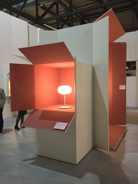 Box Exhibition Design, Furniture Expo Stand Design, Art Exhibition Design Ideas, Modular Stand Design, Pop Up Art Gallery Ideas, Art Exposition Ideas, Interactive Display Exhibition, Display Design Exhibition, Display Stand Design Ideas