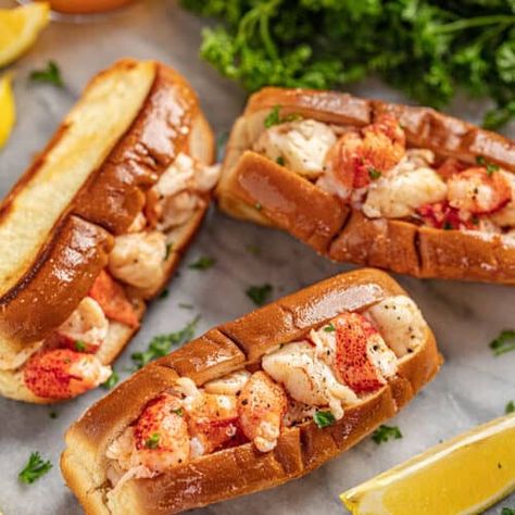 Brown Butter Lobster Rolls - thestayathomechef.com Lobster Rolls Recipe, Lobster Roll Recipe, Lobster Menu, Butter Lobster, Cooking Lobster Tails, Lobster Roll Recipes, Lobster Dishes, Salads For Parties, Stay At Home Chef