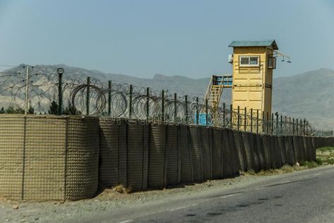 Desert Editorial, Us Army Infantry, Tactical Wall, People's Liberation Army, Army Base, Army Infantry, Combat Armor, Army National Guard, Star City