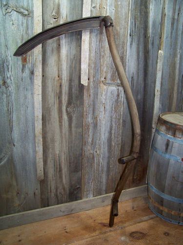 Scythes Farm Tools And Equipment, Farming Tools, Old Garden Tools, Antique Hand Tools, Old Farm Equipment, Farm Tools, Rustic Cabin Decor, Antique Tools, Old Tools