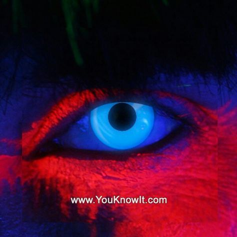 It's all about the details Uv Contact Lenses, Red Contacts Lenses, White Contact Lenses, Red Contacts, Change Your Eye Color, Scary Eyes, Colored Eye Contacts, Spooky Eyes, Halloween Contact Lenses