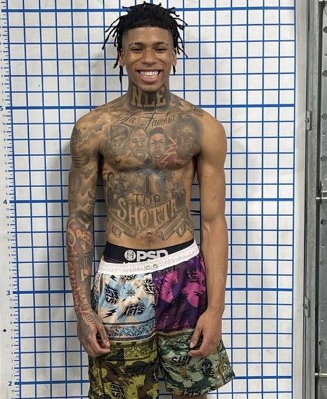 Nle Choppa Tattoo, Hip Hop Tattoos, Rapper Tattoos, Nle Choppa, Rapper Outfits, Cool Chest Tattoos, Black Men Fashion Swag, Swag Outfits Men