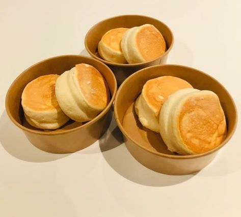 Fluffy Japanese Pancakes Pancake Japanese, Pancakes Aesthetic, Vanilla Pancakes, Japanese Pastries, Japanese Pancake, Aesthetic Foods, Souffle Pancakes, Pancake Pan, Pan Cake