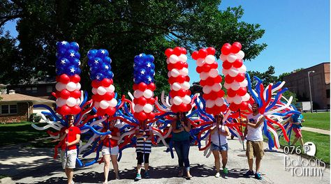 BALLOONS BY TOMMY.  4TH OF JULY     http://www.balloonsbytommy.com/gallery/parades/index.htm Parade Outfit Ideas, Parade Float Decorations, Parade Outfit, 4th Of July Events, Bike Parade, Homecoming Floats, Independence Day Parade, Patriotic America, Parade Ideas