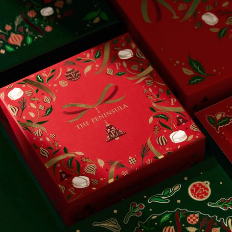 Peninsula_package_website-13 Christmas Box Design Packaging, Snack Box Packaging, Hampers Design, Christmas Gift Photography, Christmas Packaging Design, Hampers Christmas, Luxury Box Design, Packing Box Design, Xmas Hampers