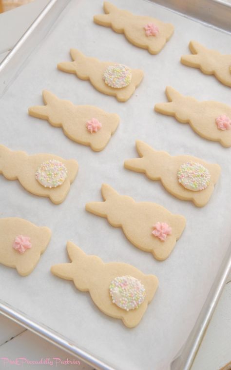 Vanilla Shortbread, Easy Spring Recipes, Easter Biscuits, Shortbread Recipe, Shortbread Recipes, Easter Baking, Bunny Birthday, Easter Dinner, Easter Dessert