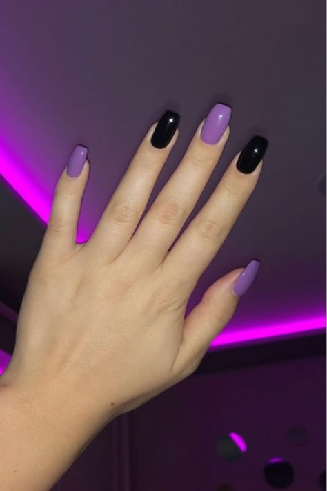 Short Gel Nails Black Women, Gel Nails Black Women, Short Gel Nails Black, Gel Nails Black, Nails Black Women, Black And Purple Nails, Color For Nails, Nails Purple, Punk Nails