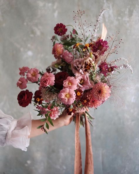 꽁뜰리에 플라워스튜디오 on Instagram: “. Wedding bouquet In Autumn red❣️🍂 . . . . #flowerstudio #contelier #wedding #weddingbouquet #florist #flowers #플라워클래스…” Red And Pink Bouquet, Moody Wedding Flowers, Valentine Bouquet, Bridal Bouquet Pink, Bridal Bouquet Fall, Fall Flower Arrangements, Wedding Bouquets Pink, Wedding Flowers Summer, Artificial Flower Bouquet