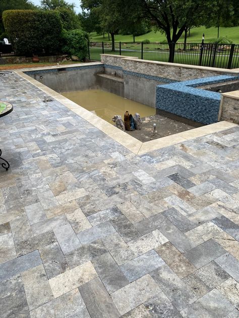 Silver Travertine Patio, Silver Travertine Pool Deck, Courtyard Paving, Travertine Pool Deck, Porch Floors, Travertine Pool Decking, Patio Yard Ideas, Travertine Patio, Ivory Travertine