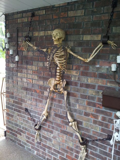 Haunted House Dungeon, Halloween Dungeon Decor, Dungeon Halloween Decorations, Halloween Chains Decor, Halloween Dungeon Ideas, Butcher Shop Halloween Ideas, Halloween Dungeon, Haunted Asylum, Pirate Halloween Decorations