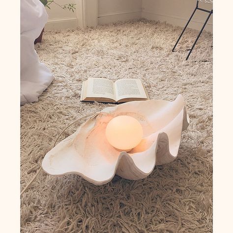 Wary Meyers shell lamp Pearl Lamp, Pearly Interiors, Shell Lamps, Giant Clam Shell, Shell Lamp, Jasper Morrison, Ball Lights, Let There Be Light, Casas De Ensueño