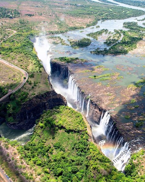 Victoria Falls between Zambia x Zimbabwe . . . #victoriafalls #zambia #zimbabwe #africa #travel #explore #adventure #waterfall #nature #visitafrica #victoriafallsadventure #victoriafallsphotography #victoriafallslove #victoriafallsexplore #africanature #africatravel #africanadventure #beautifulafrica #discoverafrica #waterfallphotography #naturalwonder #victoriafallsview #victoriafallsfun #africanlandscape #victoriafallsbeauty Zambia Aesthetic, Zimbabwe Aesthetic, Zimbabwe Travel, Africa Aesthetic, Victoria Falls Zimbabwe, Africa Nature, Zambia Africa, Zimbabwe Africa, Mama Earth