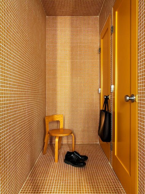 1970s Interior Design, Chelsea Townhouse, 70s Room, Parlor Floor, 70s Interior, Warm Color Schemes, Sunken Living Room, Floor Apartment, Latest Interior Design Trends