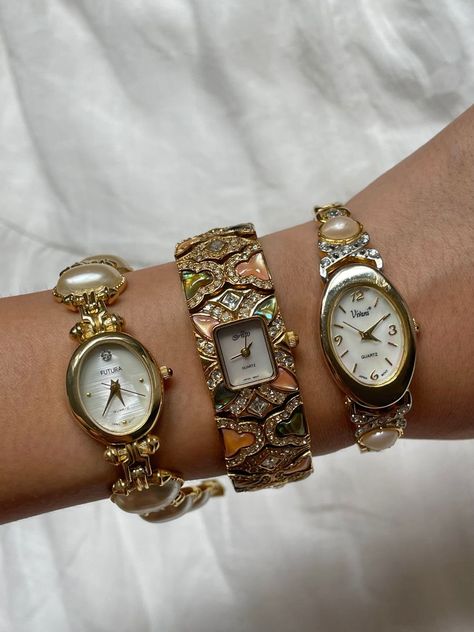 watches style #brandedwatchs #bestrolex #menw Cool Vintage Watches, Vintage Luxury Watches Women, Cool Watches Women, Vintage Gold Watch Women, Vintage Watches Antique, Aesthetic Watches, Vintage Gold Jewelry, Jewellery Watch, Woman Watches