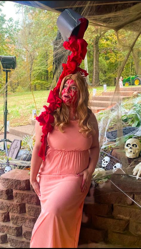 Coolest Carrie White Costume from Carrie the Movie Carrie The Movie, Carrie White Costume, Carrie Horror Movie, Scream Queens Costume, Carrie Horror, Thread And Needle, Carrie White, White Costume, Ren Fair