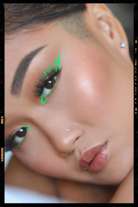 graphic eyeliner - Makeup Looks Inspiration Neon Prom Makeup, Green Graphic Liner Looks, Neon Green Festival Makeup, Neon Eyeliner Looks Simple, Neon Green Eyeliner Looks, Color Eyeliner Styles, Double Graphic Liner, Coloured Graphic Liner, Neon Eyeliner Makeup