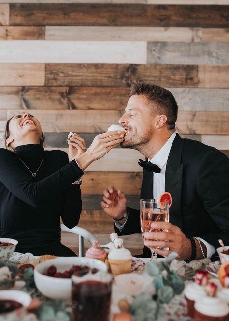 Couples Dinner, Couple Laughing, Restaurant Photography, Romantic Couples Photography, Fairytale Photography, Hello Fashion, Business Casual Outfits For Women, Photography Guide, Couple Photoshoot Poses