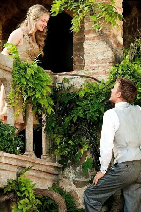 Cool wedding picture idea Juliet Movie, Italian Vineyard, 50 First Dates, Letters To Juliet, British Man, Travel Movies, Movies Worth Watching, Chick Flicks, Kevin Costner