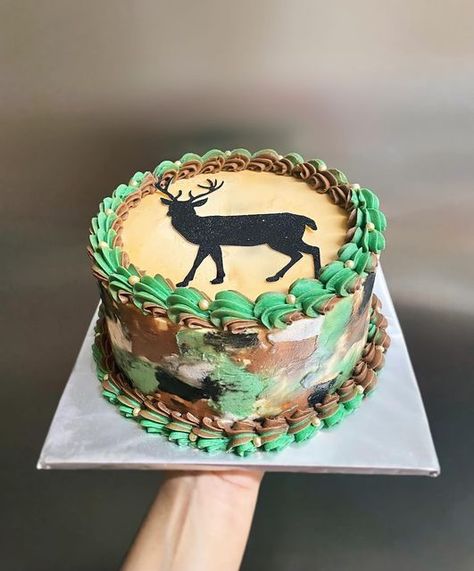 Hunting Cake Ideas, Camo Birthday Cakes, Deer Hunting Cake, Blaise Harry Potter, Fishing Cakes, Hunting Birthday Cakes, Camo Cakes, Deer Hunting Birthday, Camo Cake