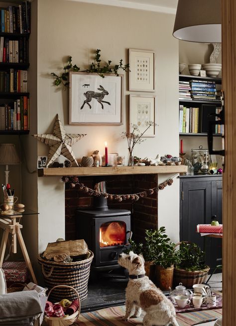 Christmas Boxes Decoration, Country Living Uk, Pre Lit Garland, Driving Home For Christmas, Cottage Living Rooms, Cosy Living Room, Cottage Christmas, Cottage Interiors, Decoration Inspiration