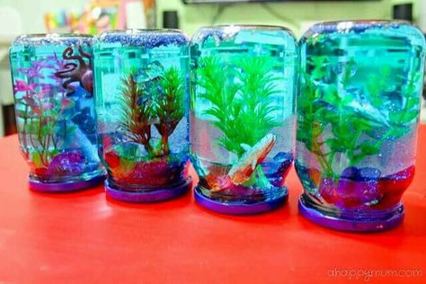 DIY aquarium Diy Snow, Diy Snow Globe, Mason Jar Crafts, Glass Vases, Jar Crafts, Snow Globe, Summer Crafts, Cute Crafts, Crafts To Do