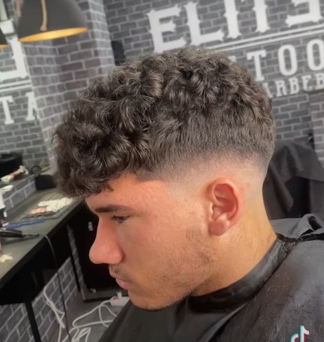 Loose Perm Short Hair, Low Fade Curly Hair, Tattoo Fly, Best Curly Haircuts, Boys Fade Haircut, Fade Haircut Curly Hair, Young Men Haircuts, Men's Curly Hairstyles, Short Permed Hair