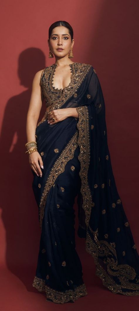 Blue Saree Look, Saree Looks, Navy Blue Saree, Glamorous Saree, Raashi Khanna, Reception Saree, Rashi Khanna, Deep Navy Blue, Traditional Indian Outfits