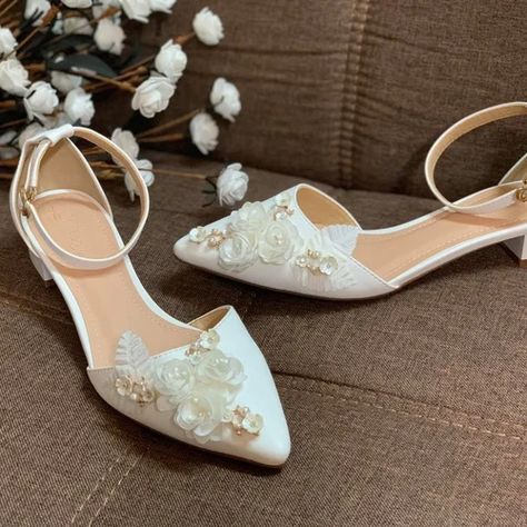 Bride Shoes Low Heel, Wedding Shoes Pearl, Low Heel Wedding Shoes, Wedding Shoes Sandals, Wedding Shoes Vintage, Beautiful Wedding Shoes, Wedding Shoes Low Heel, Bridal Pumps, White Wedding Shoes