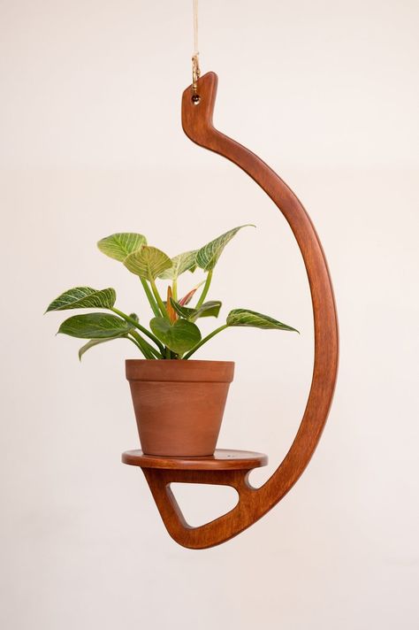 Wood Plant Hanger, Router Cnc, Ornament Display, Ski Chalet, Plant Stands, Unique Plants, Open Design, Woodworking Tips, Simple Tricks