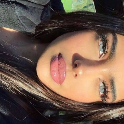 Slaygalore on Instagram: “Blue eyes” Green Colored Contacts, Makijaż Smokey Eye, Swag Girl Style, Cute Makeup Looks, Gorgeous Eyes, Contact Lenses Colored, Make Up Inspo, Brunette Girl, Face Card